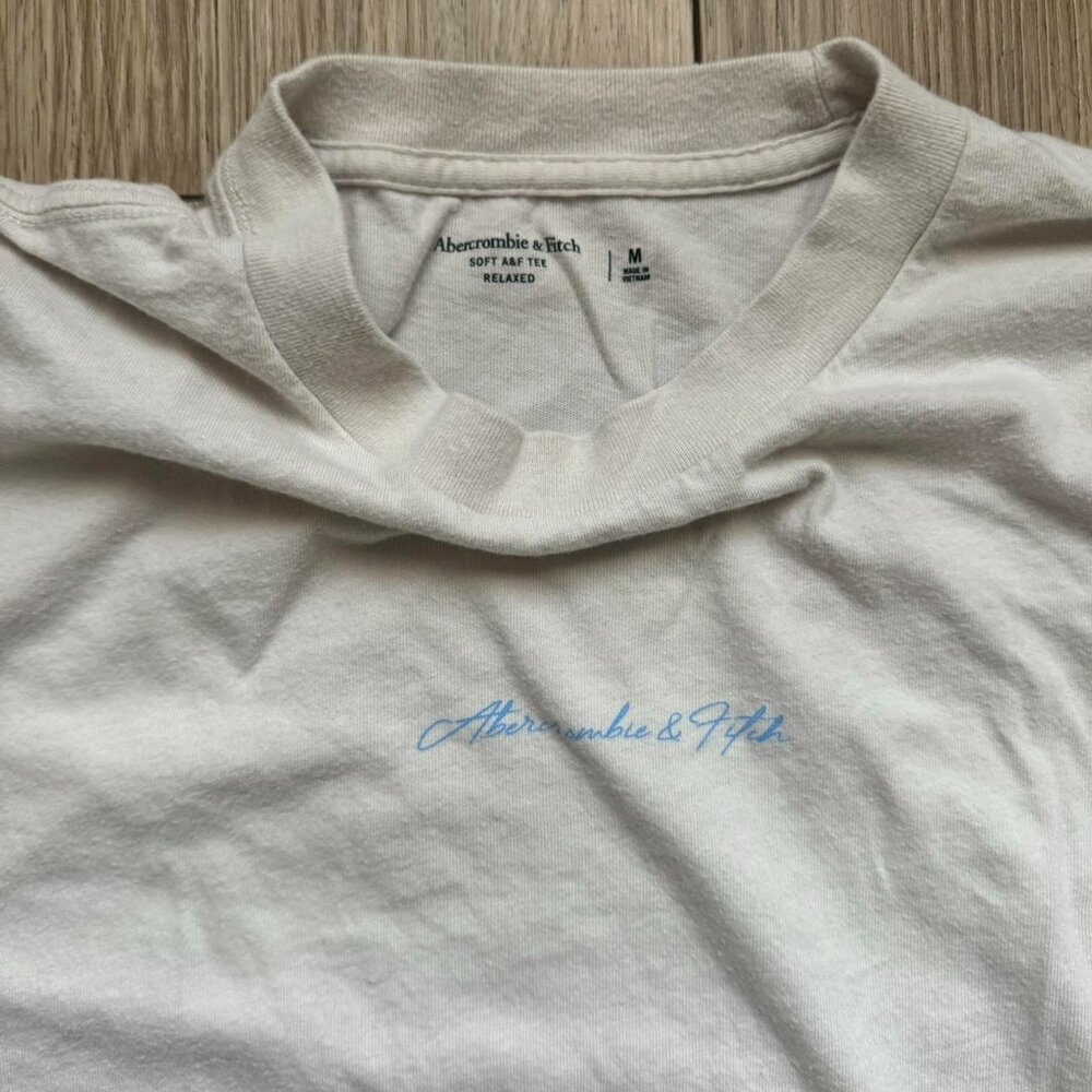 Abercrombie Beach T-shirt - Picture 3 of 3